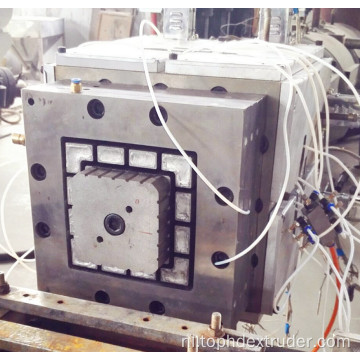 WPC post-extrusie matrijskop en mal